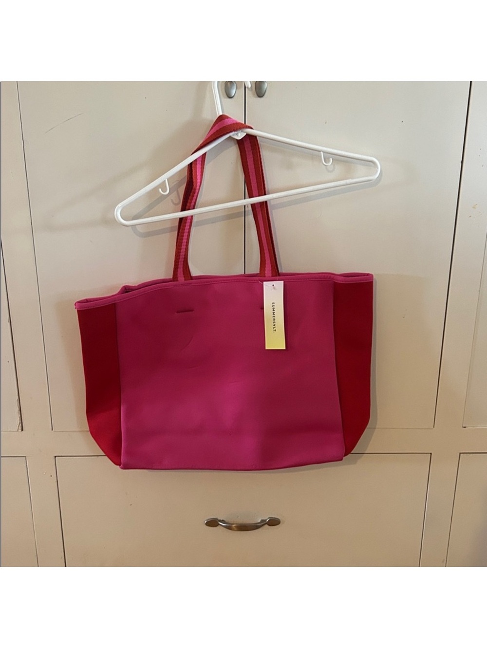 NWT Summer Salt Neoprene Tote Bag. Pink and Red.